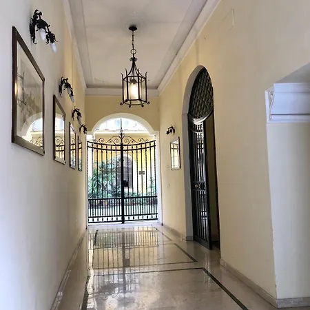 Pensión Gracchi 4*